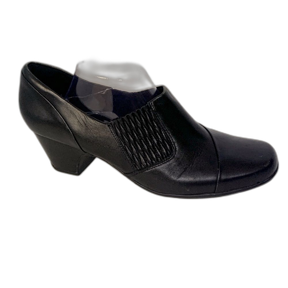 Clarks Artisan Women's Black Leather Smocked Slip-On Shootie Shoe Size 12M - Picture 2 of 14